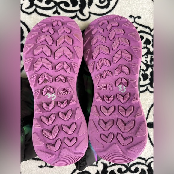 North Face boots - Picture 2 of 7